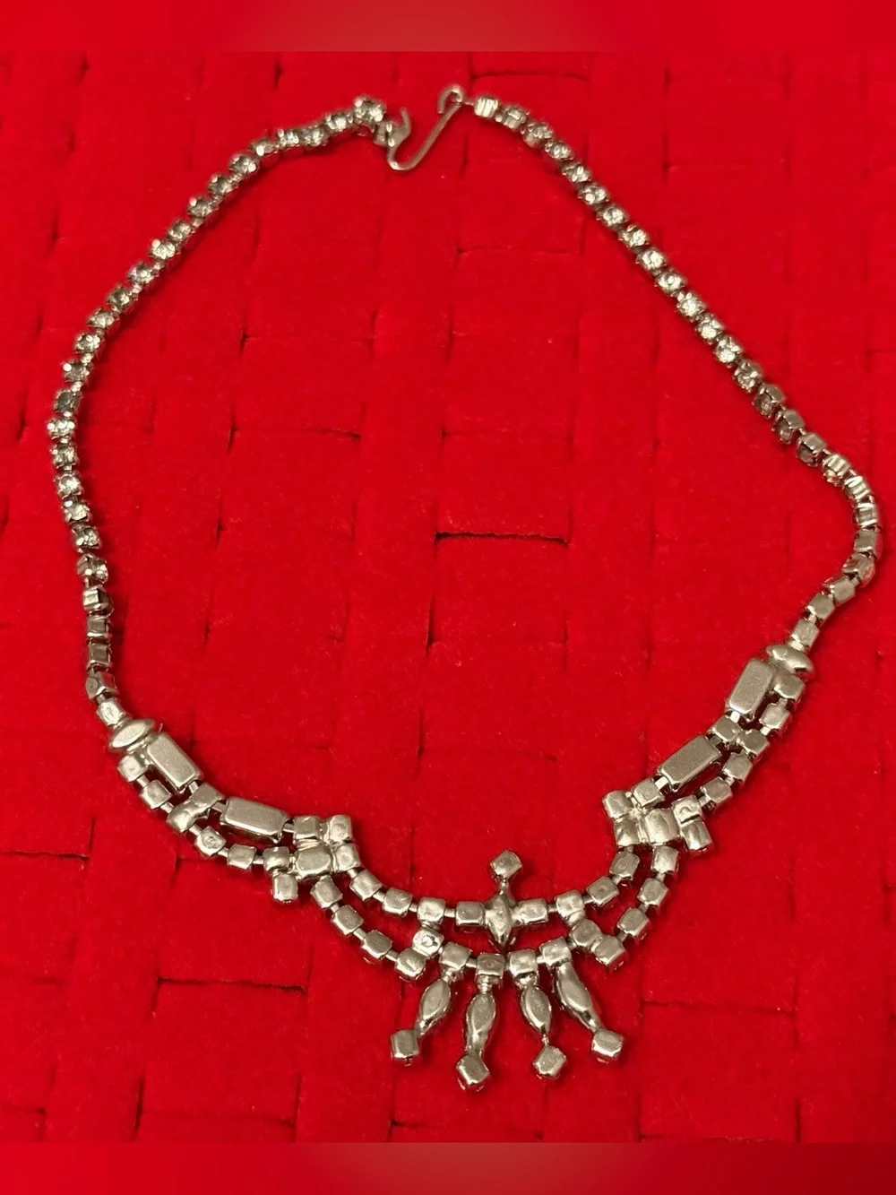 Vintage Rhinestone Crystal Statement Necklace in Silver - Elegant Sparkle